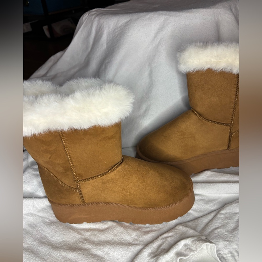 Boots - Picture 5 of 8